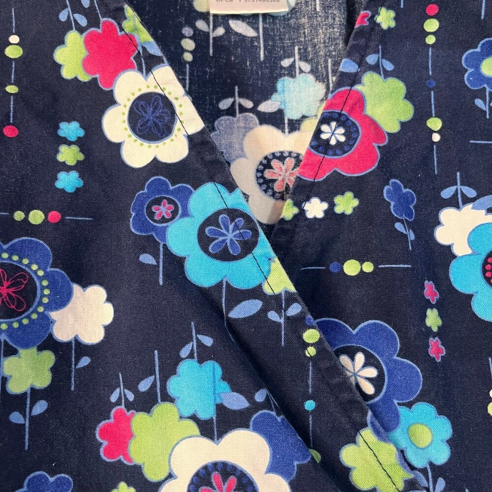 SB scrubs top only blue floral print with pockets size M 100% cotton - Picture 7 of 8